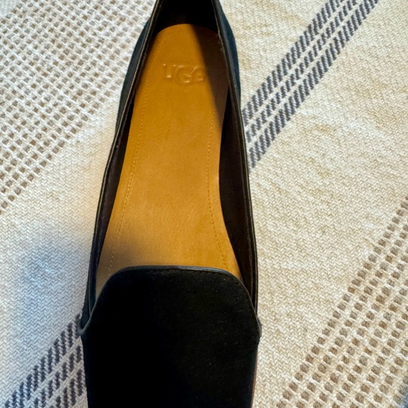 UGG Elegant Black Nubuck Women's Loafers - Picture 2 of 2